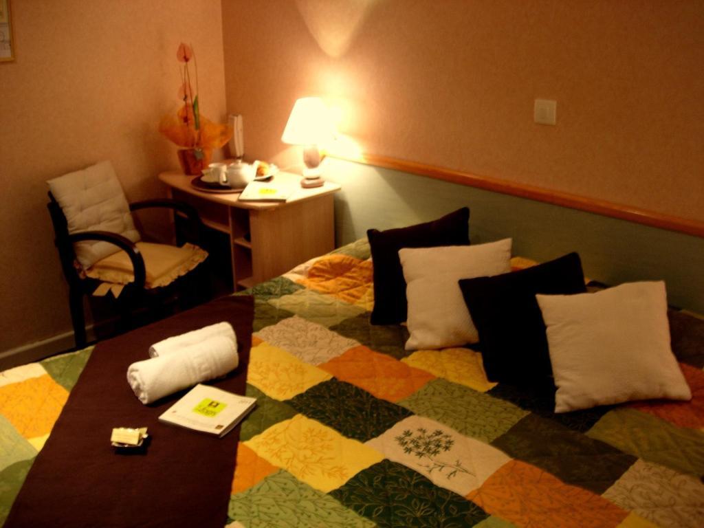 La Grande Fontaine Hotel Jugon-les-Lacs Стая снимка